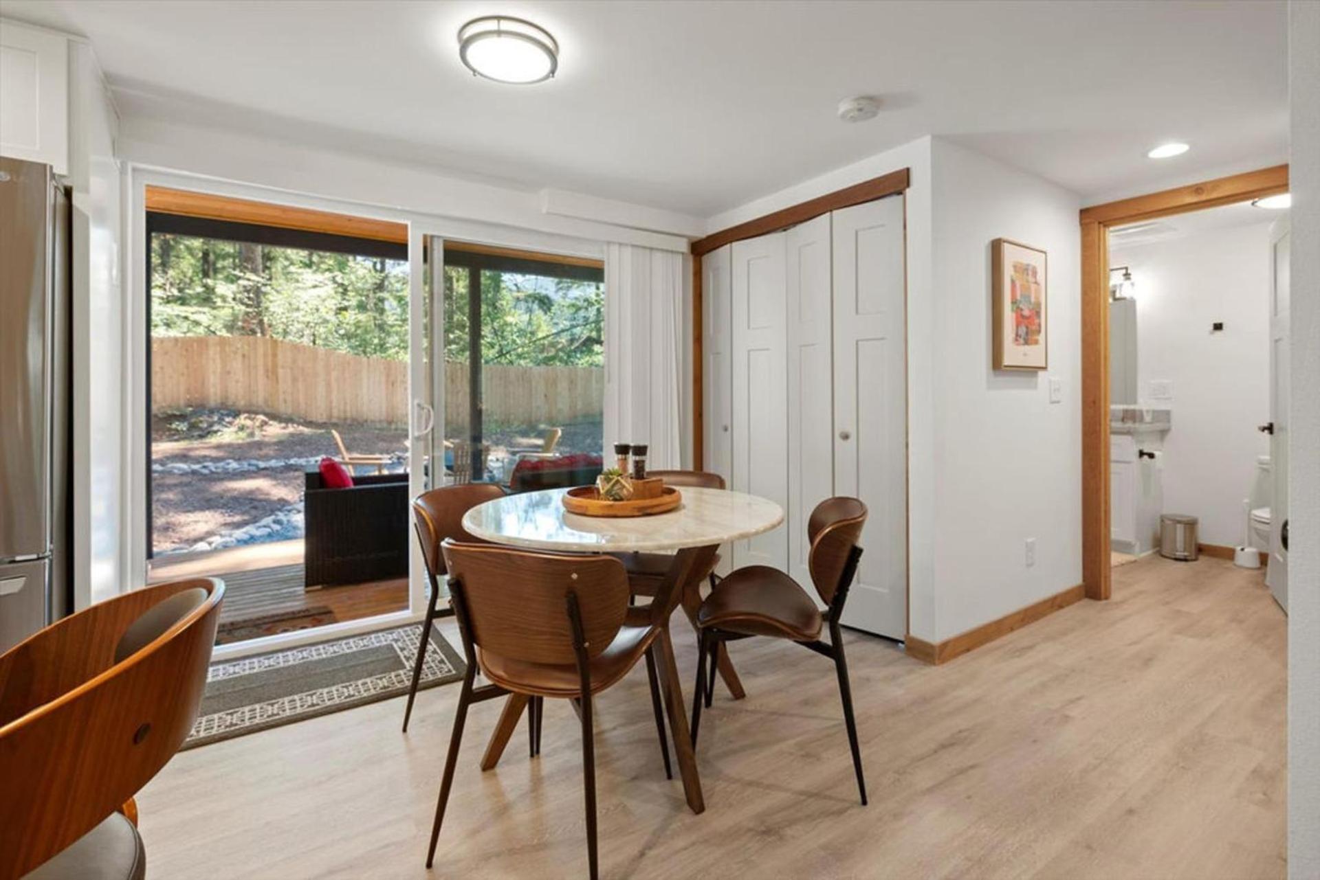 Cozy Pines * Ashford